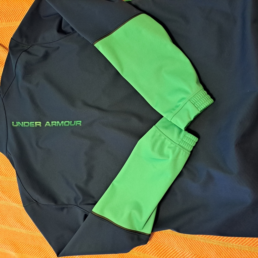 Under Armour pull-over